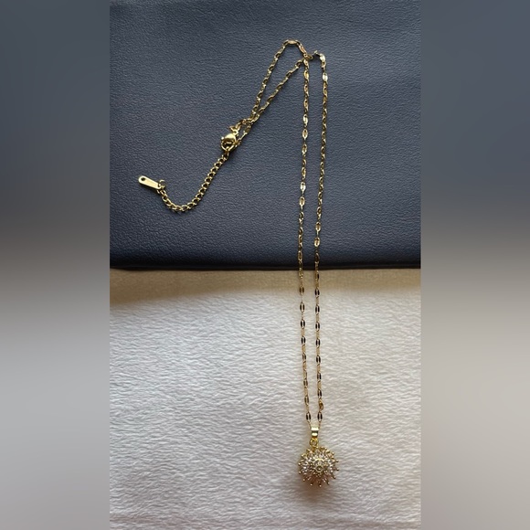 Brand New 24K Gold Plated Sunflower Pendant Necklace with Zircon Inlay - Picture 7 of 7